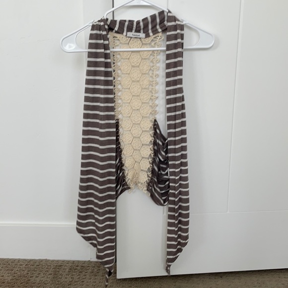 Lace/Stripe Vest - Picture 3 of 7